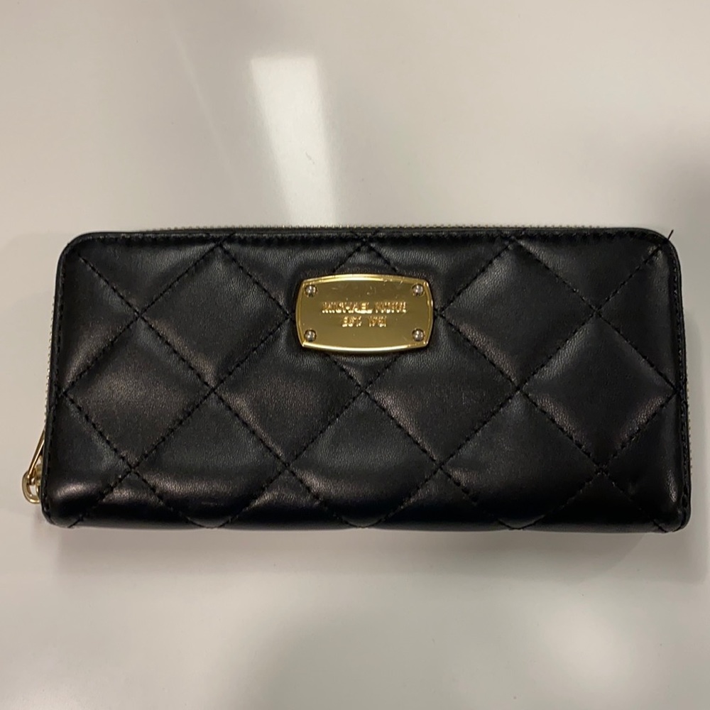 Large Black Quilted Michael Kors Wallett